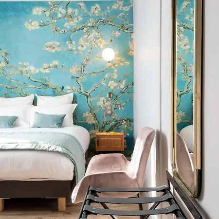 Des Iris Hotel 3*