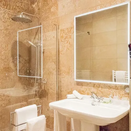 Des Iris Hotel